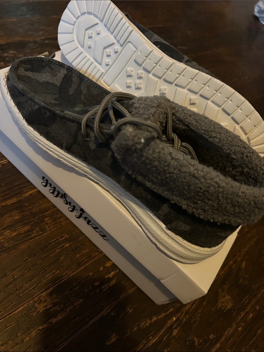 NEW! Gypsy Jazz Gray Faux-Shearling Casual Sneakers